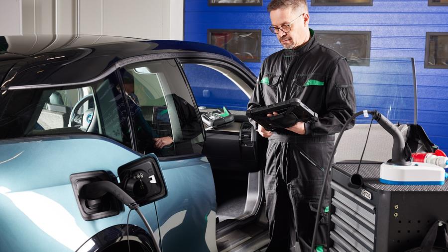 Hella ondersteunt transitie naar elektrische mobiliteit