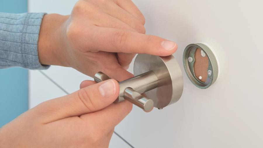 SOLUTIONS AUTO-ADHESIVES POUR VOTRE SALLE DE BAINS