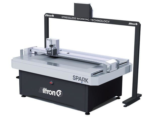 Elitron lance une table de découpe compacte à Milan