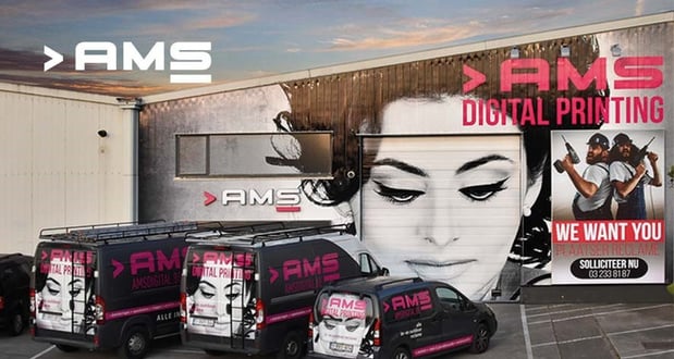 Comment AMS Digital Printing parvient-elle à servir ses clients aussi rapidement ?