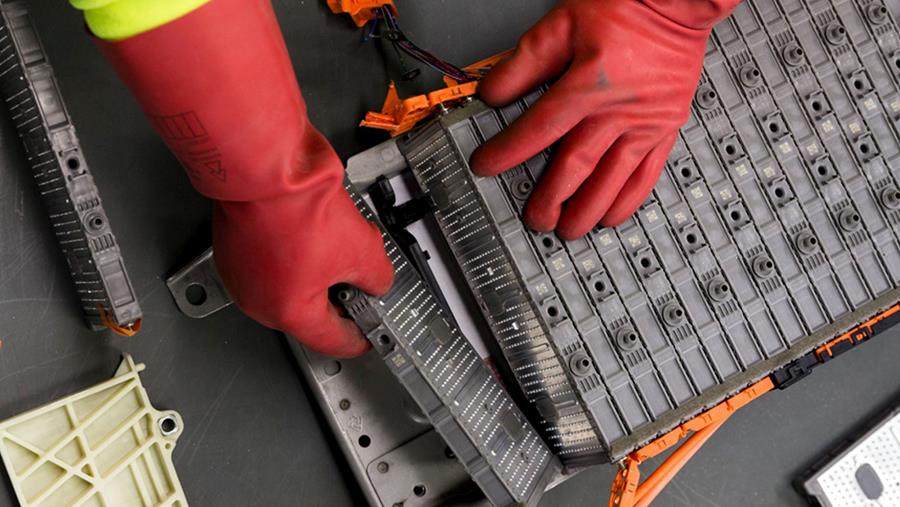 Des batteries lithium-ion et plomb recyclées séparément? Merci beaucoup!