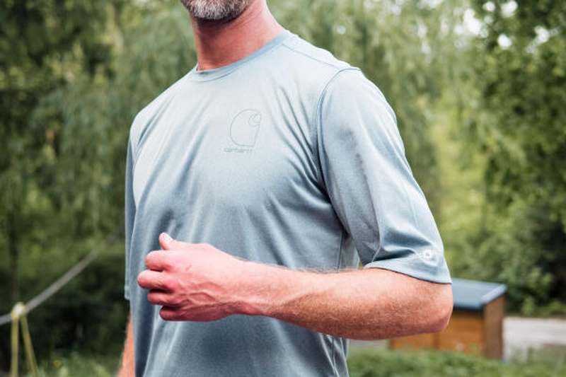 Le soleil au travail en toute sécurité : T-shirt Carhartt Sun Defender avec UPF 40+